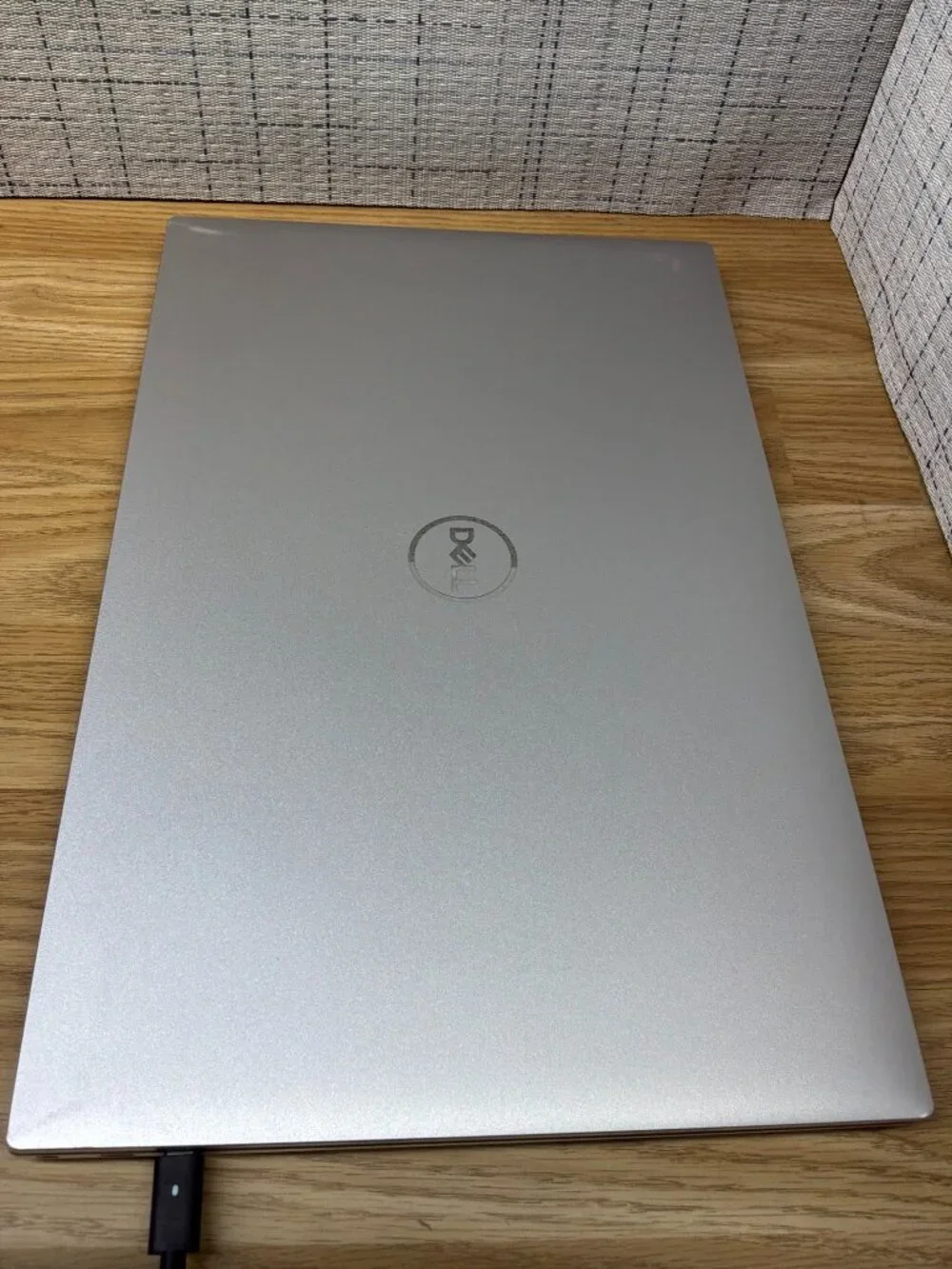 Dell XPS 17 9700 Intel Core i7 16GB RAM 512GB SSD 4K Touch 6GB GraphicsDell XPS